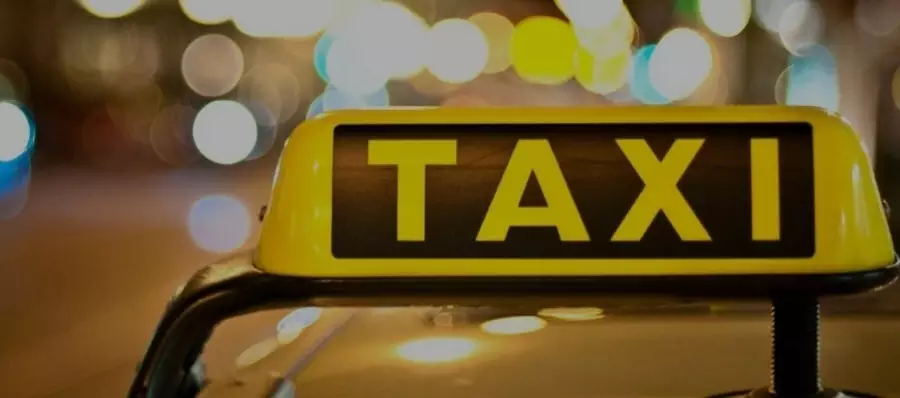 أعلى أجرة 10500 والإسعاف مجاناً.. “تاكسي للفقراء” في سلمية 